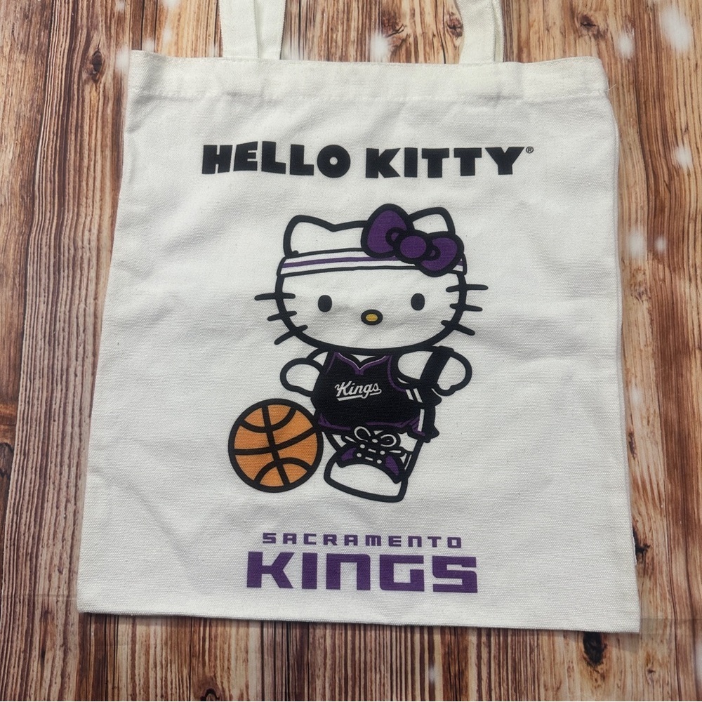 Hello Kitty Sacramento Kings Canvas
Tote bag - Picture 2 of 12